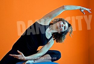 Занятия разработаны на основе пилатеса и включают в себя элементы, стретчинга, й
